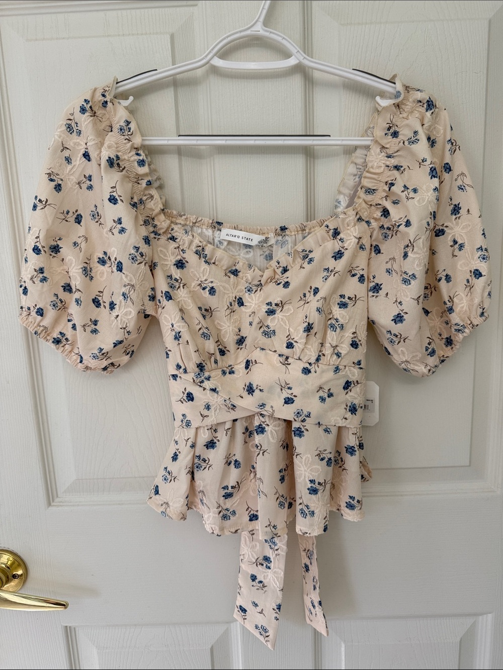 Altar’d State Cream & Floral Puff-Sleeve babydoll Top